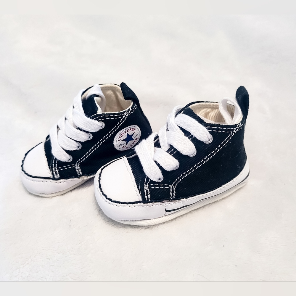 Converse baby crib shoes size: 1